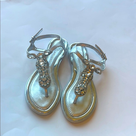 ANTONIO MELANI Shoes - Antonio Melani Elegant Silver Leather Rhinestone Embellished Thong Sandals